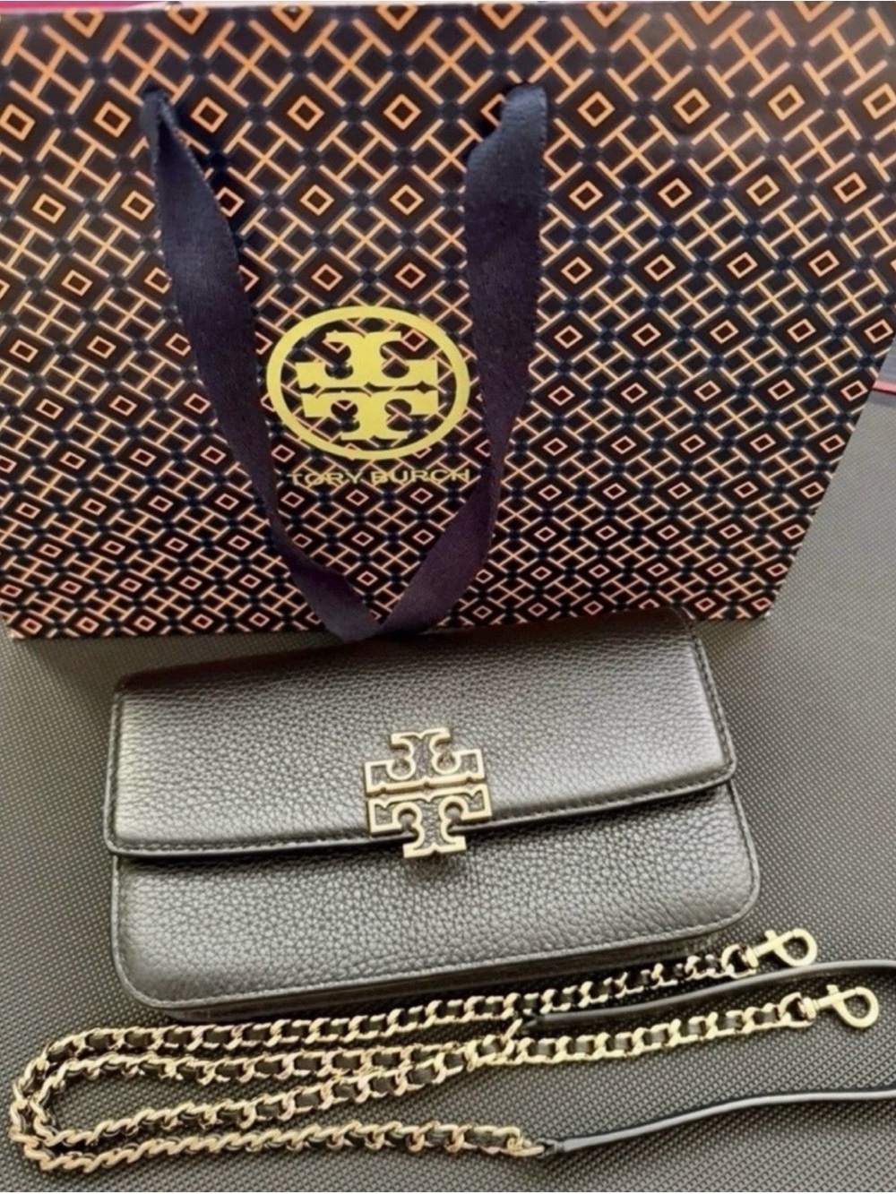 Preloved Authentic Tory Burch Leather Wallet on Chain